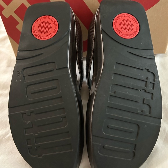 FitFlop Women's ‘CHA CHA’ size 8 silver nimbus Sandals with Beaded accessories - Picture 8 of 9